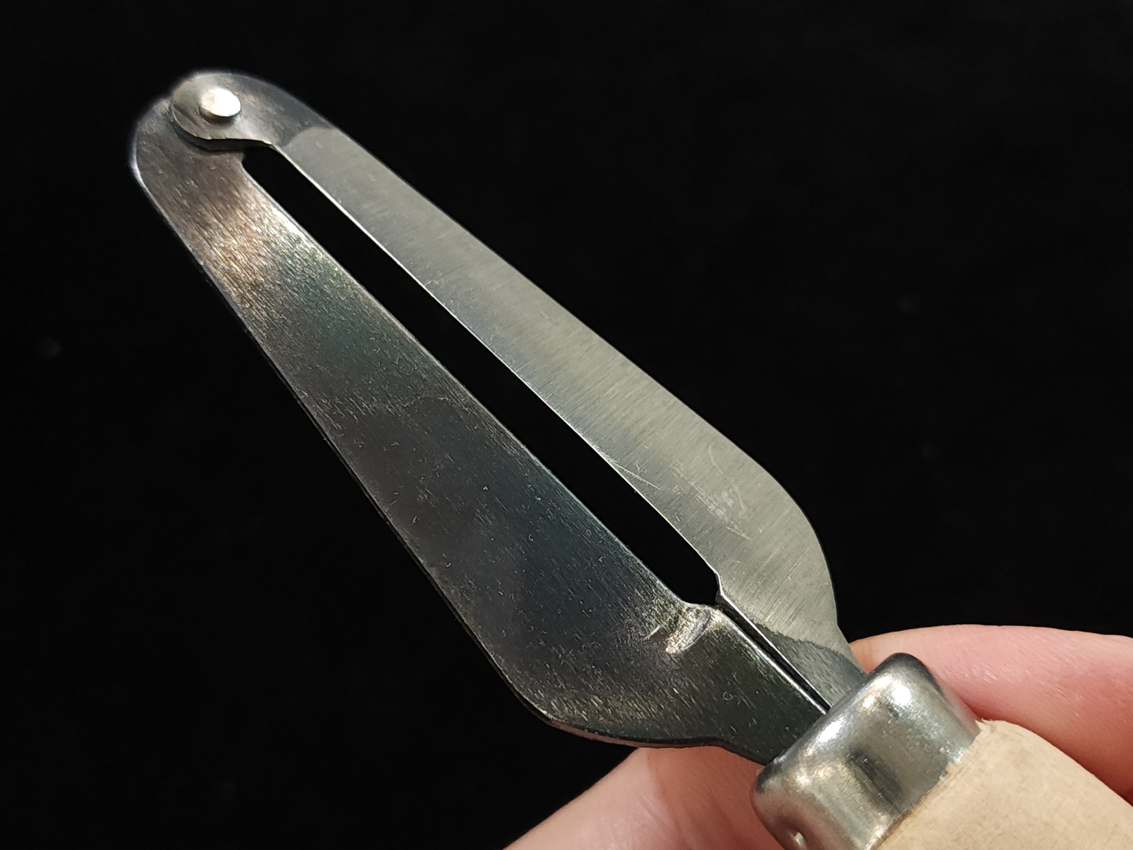 CCK Carbon Steel Peeler
