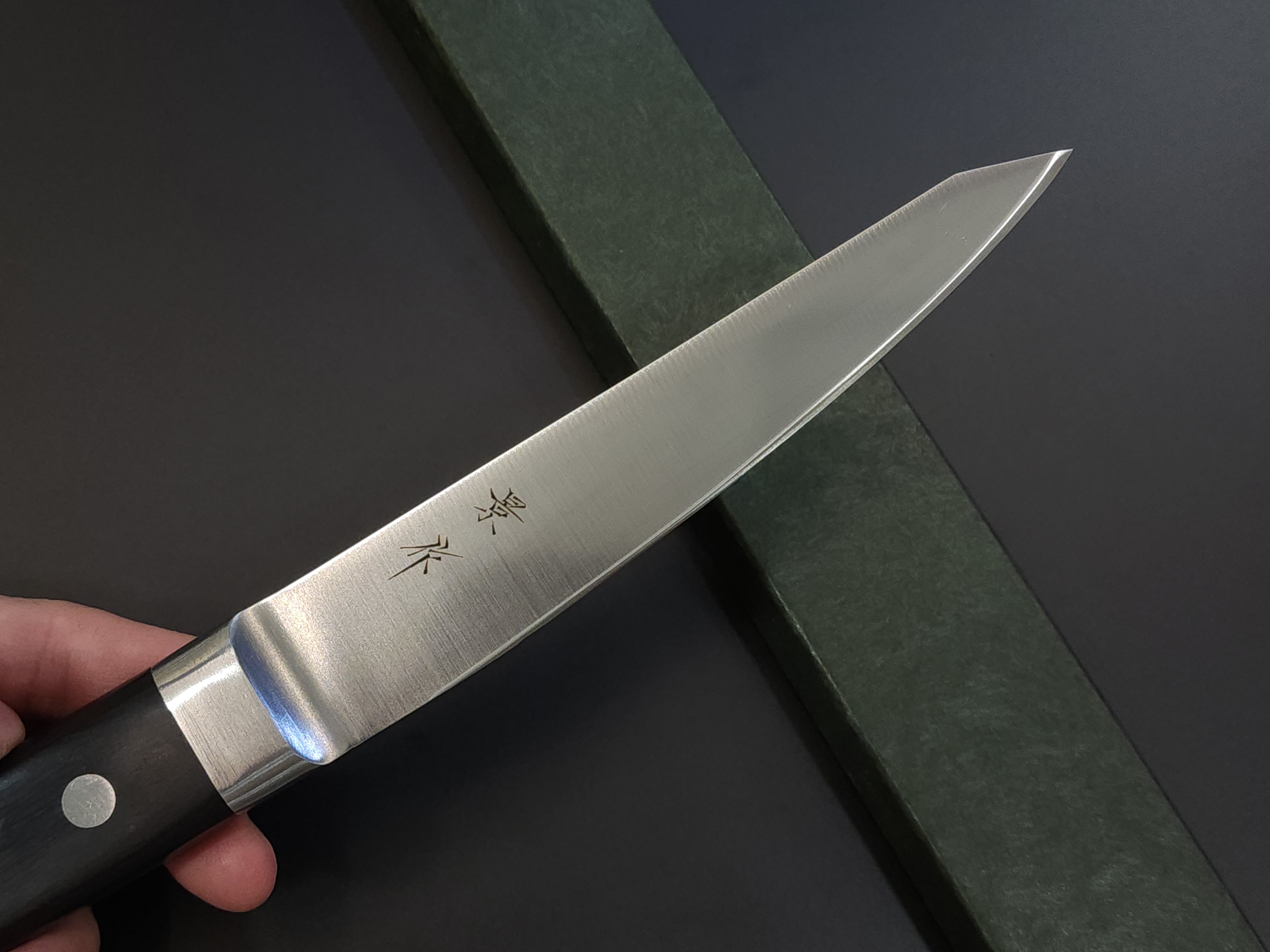 MV / AUS-8 – Knife Life HK
